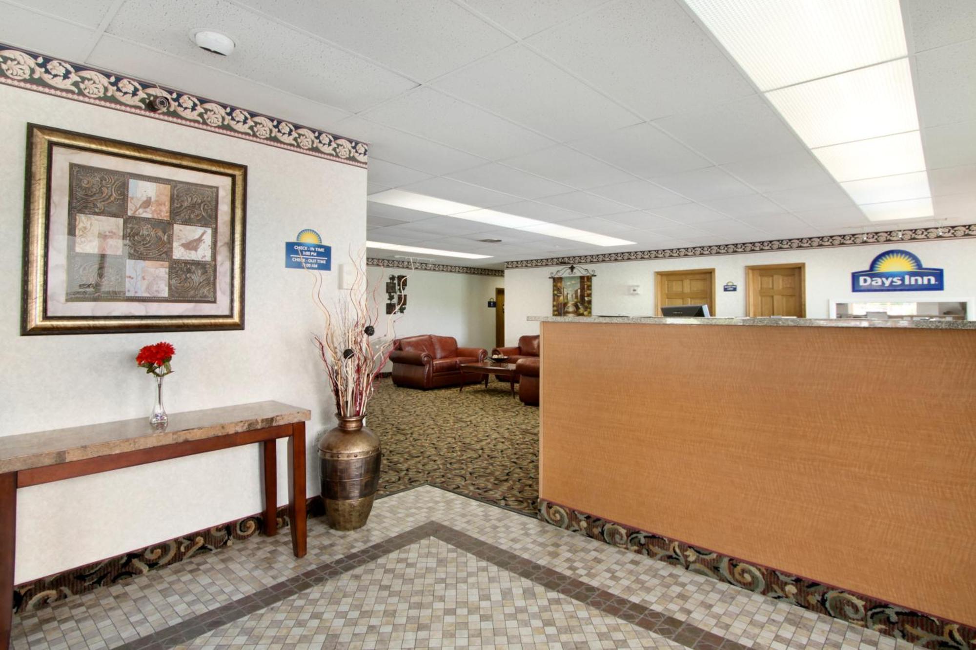 Days Inn By Wyndham Стонтон Екстер'єр фото